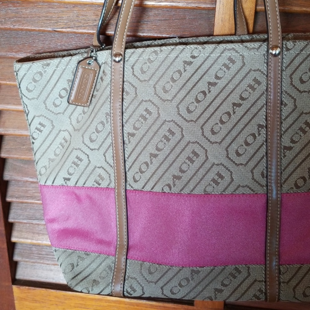 Coach purse - Picture 2 of 3